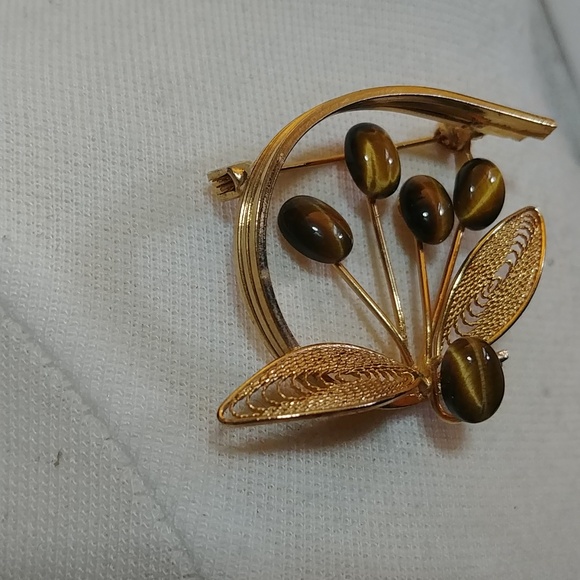 Vintage 60's Tiger Eye and Gold Toned Brooch Floral Filigree Design - Picture 3 of 5